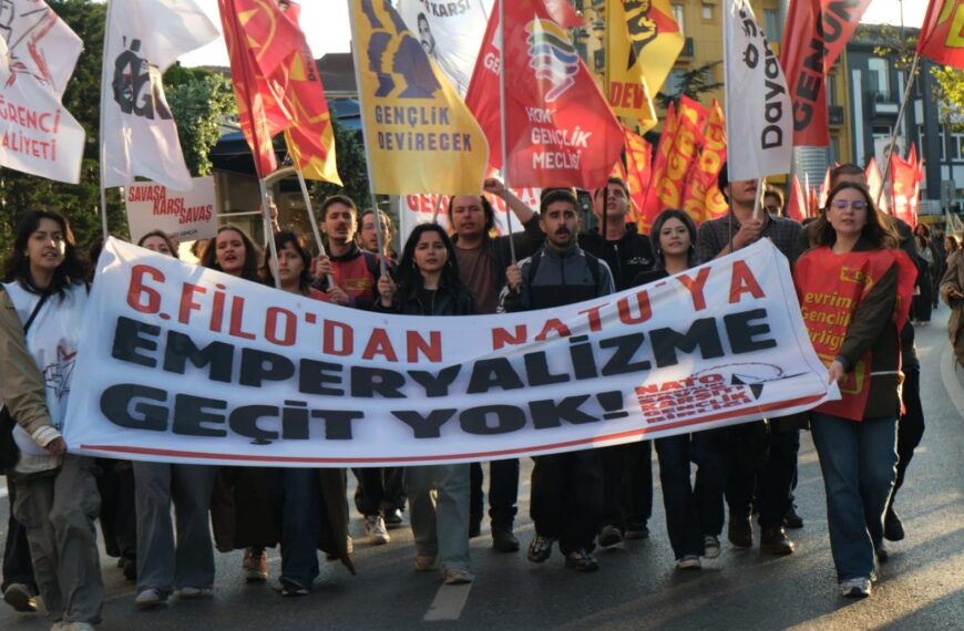 Faşizme Karşı Dirsek Teması mı, Omuz Omuza mı?